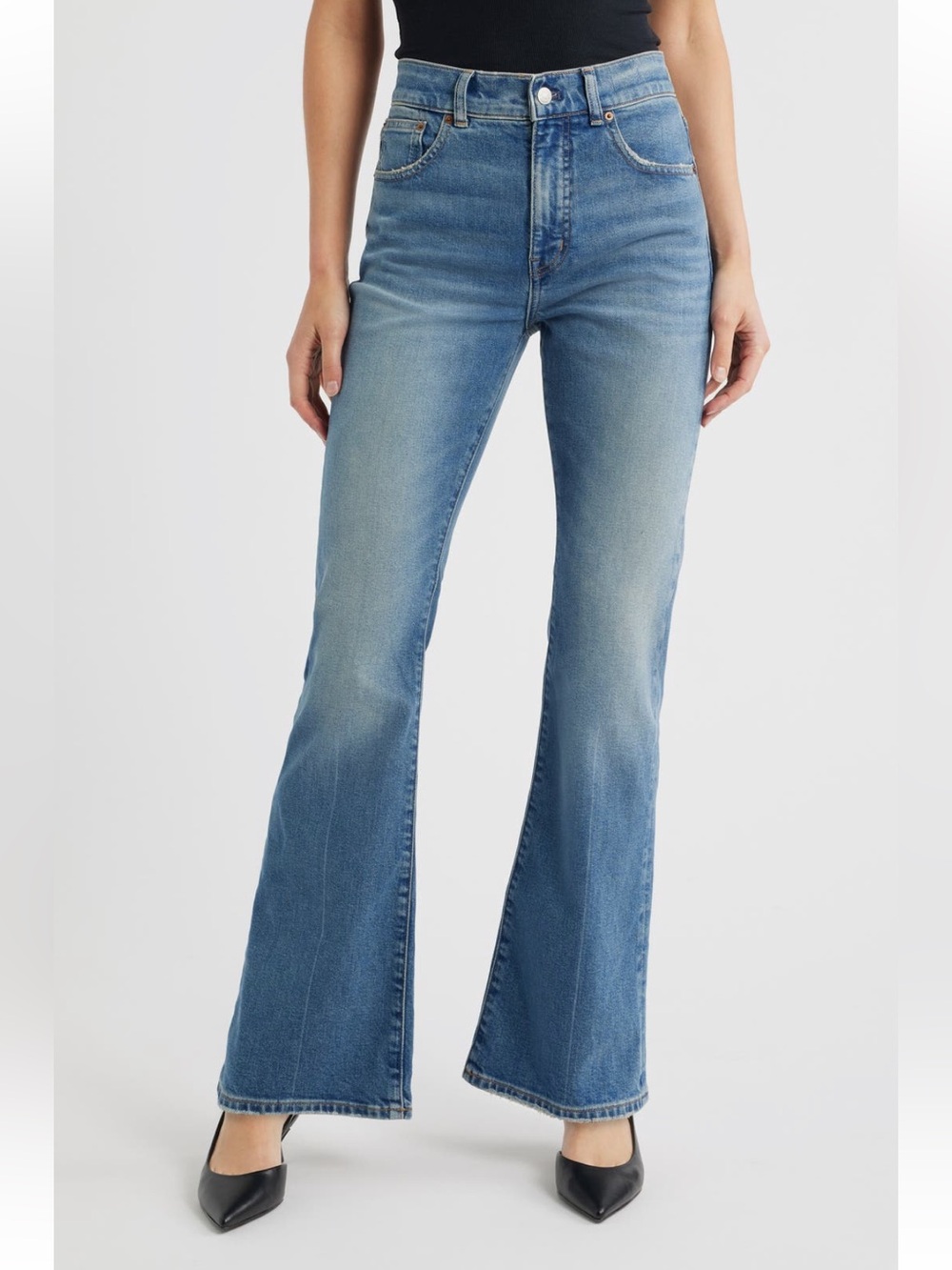 Madewell
The Vintage Flare Jeans Color: Bouvier Wash